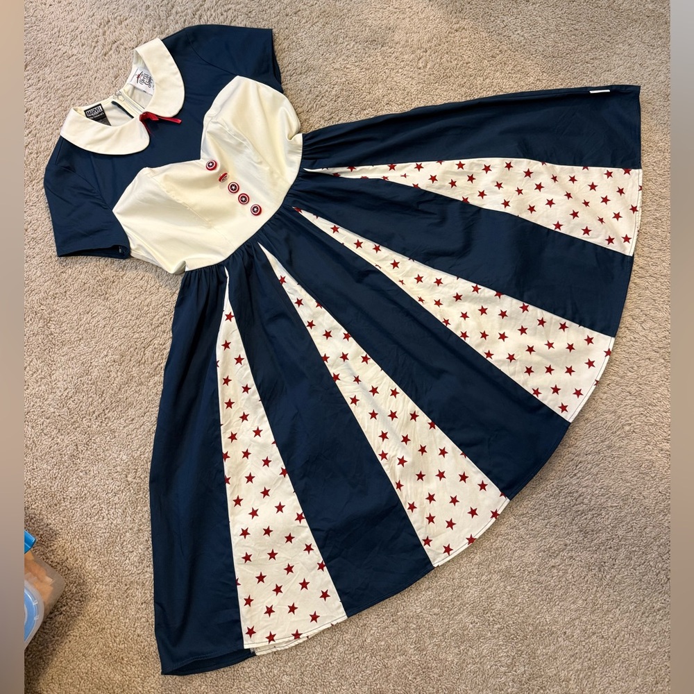 MARVEL DISNEY CAPTAIN AMERICA DRESS SIZE XS POCKETS ZIPPER RED WHITE BLUE